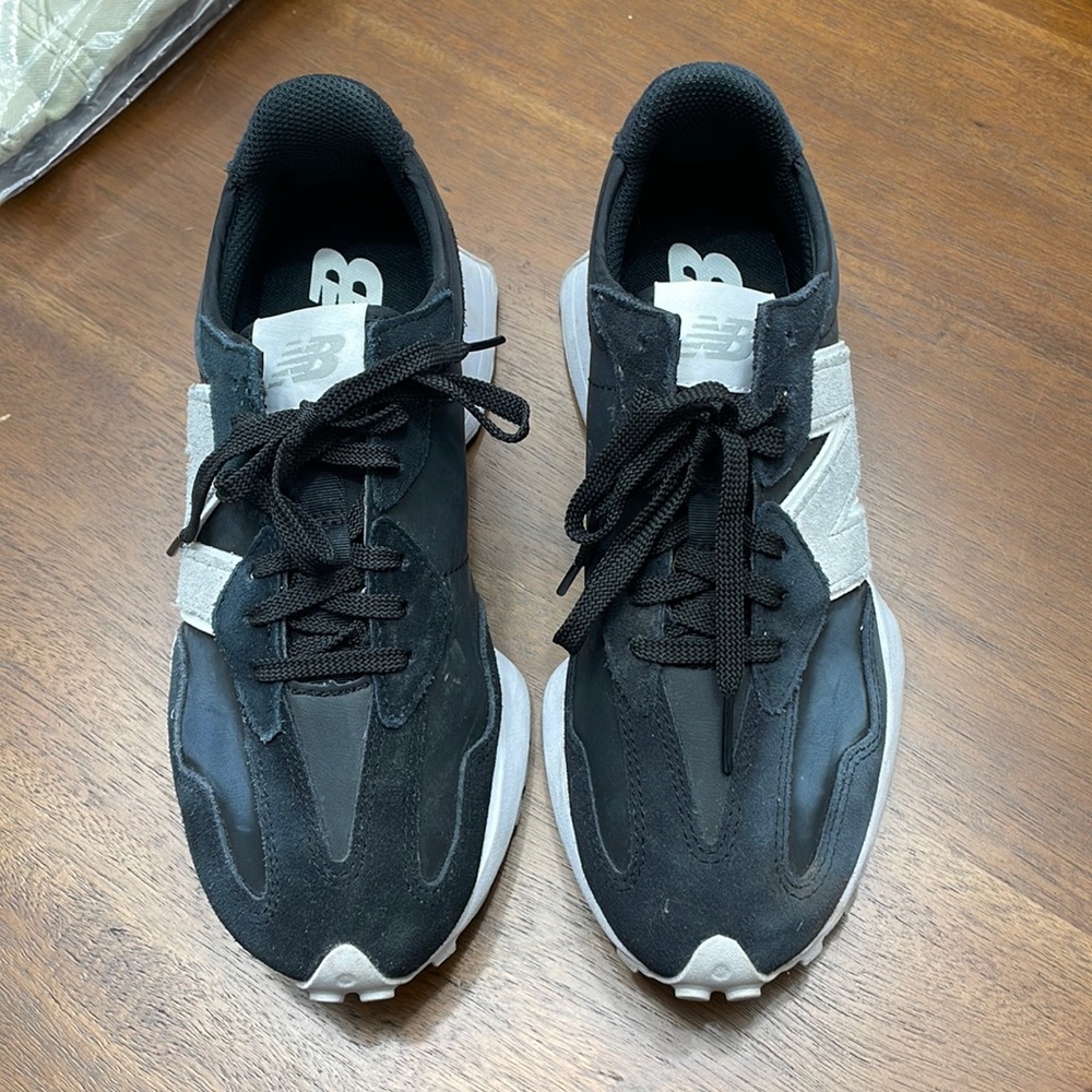 New Balance 327 women’s 8 black leather and suede